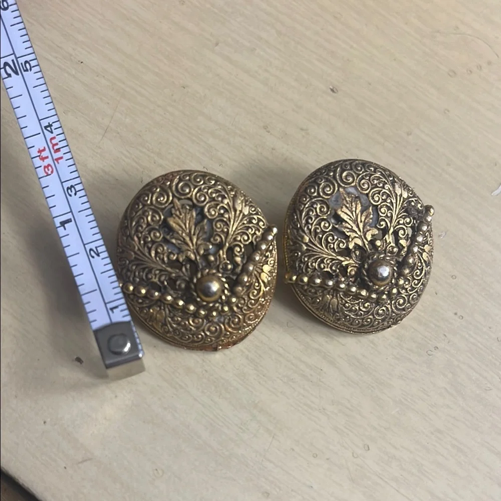 Vintage brass antique Gold-Tone Earrings - Picture 2 of 3